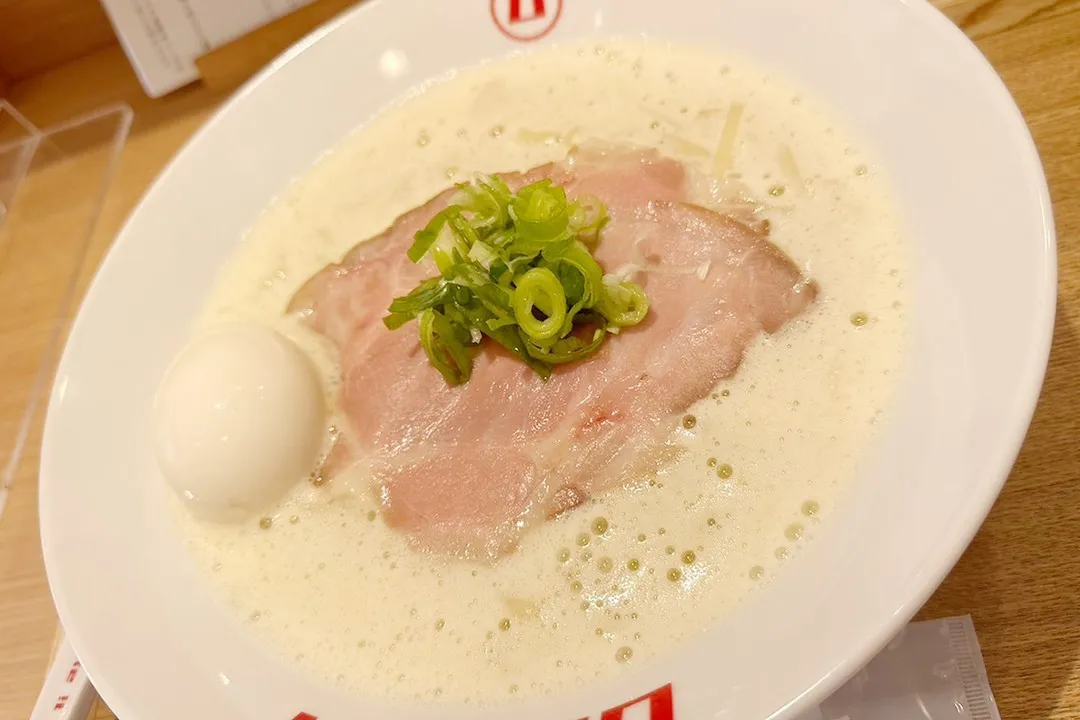 地鶏を使ったスープが自慢の当店。