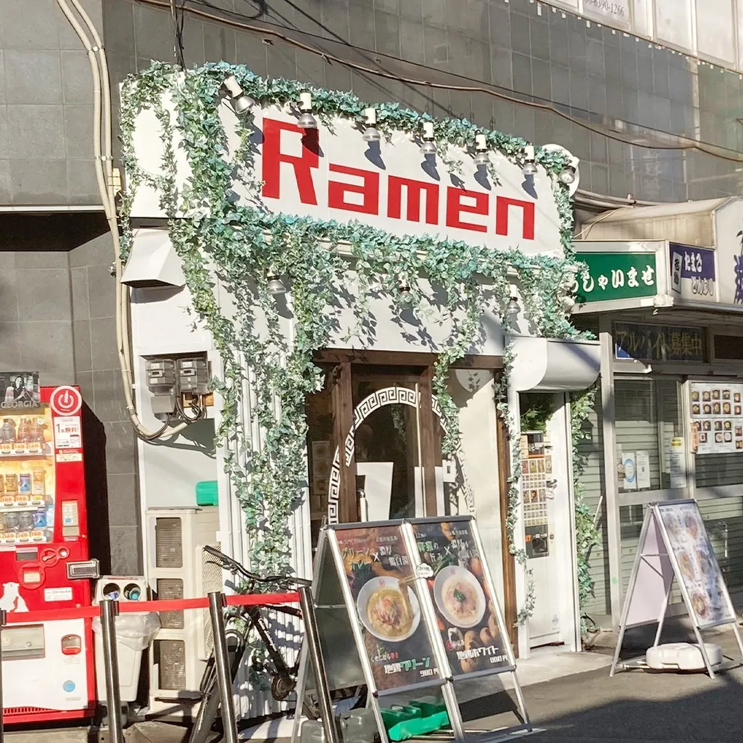 阪急南方駅の改札目の前。