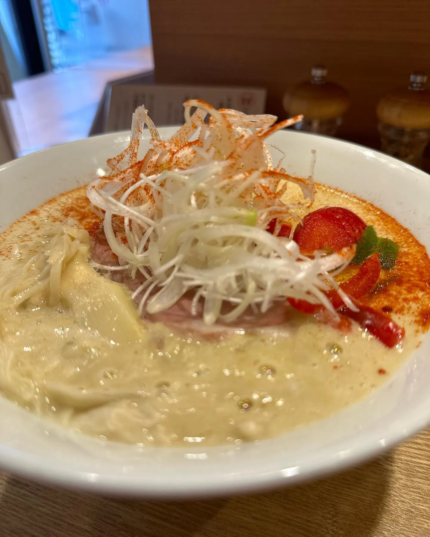 ラーメン激戦区西中島エリアで鶏白湯といえば駅から5秒のらーめ...