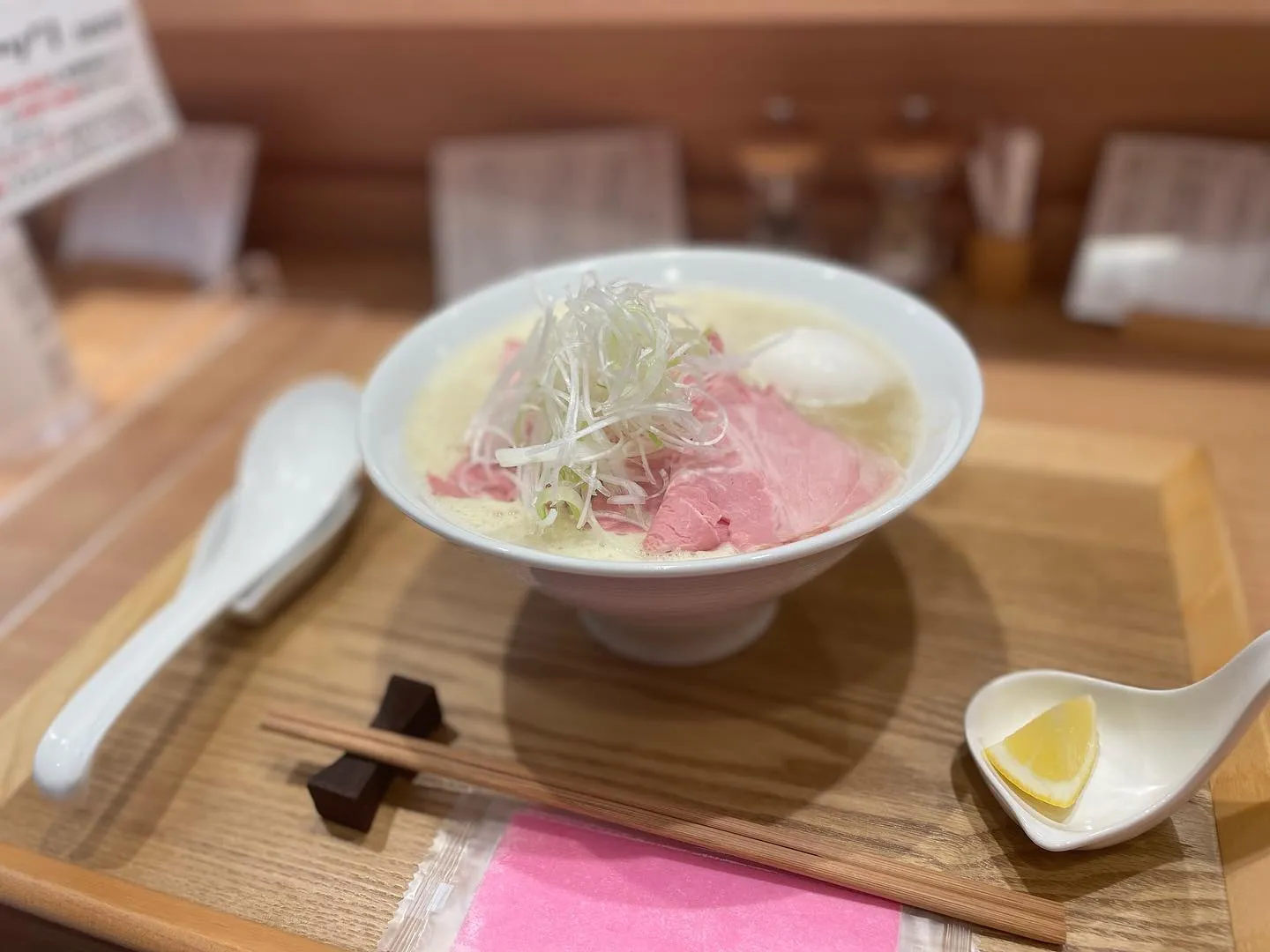 南方駅からたったの5秒の距離に位置する「らーめん ぴ！」は、...