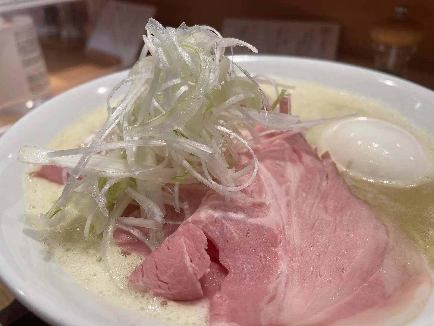 本日は、青空が広がり肌寒くも爽やかな風が吹く中、らーめんぴ！...